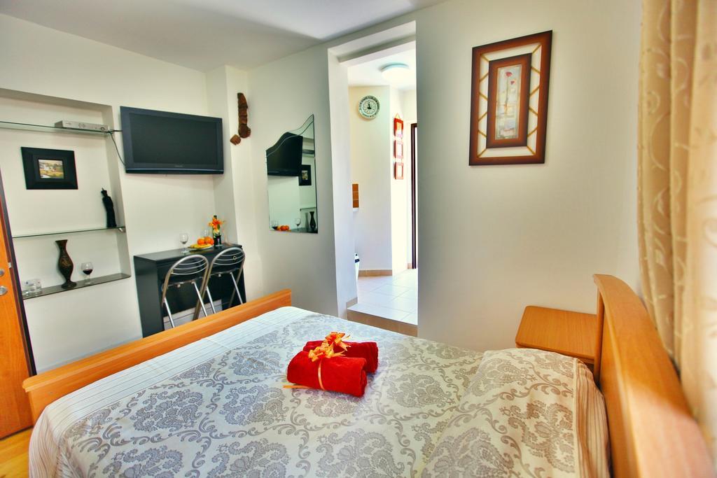 Haifa Guest House Стая снимка