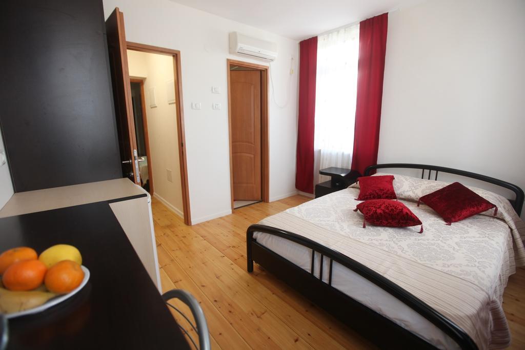 Haifa Guest House Стая снимка